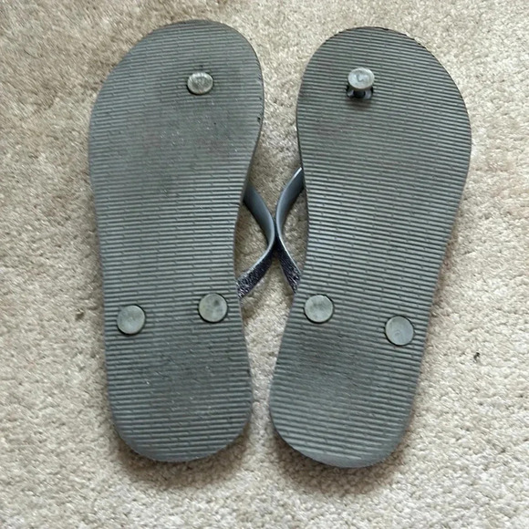 American eagle sparkle gray flip-flops size 8 - Picture 4 of 4